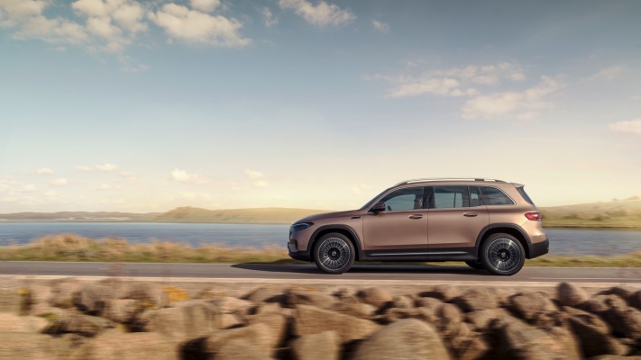 Mercedes-Benz EQB 350 4MATIC 2022. Desktop wallpaper