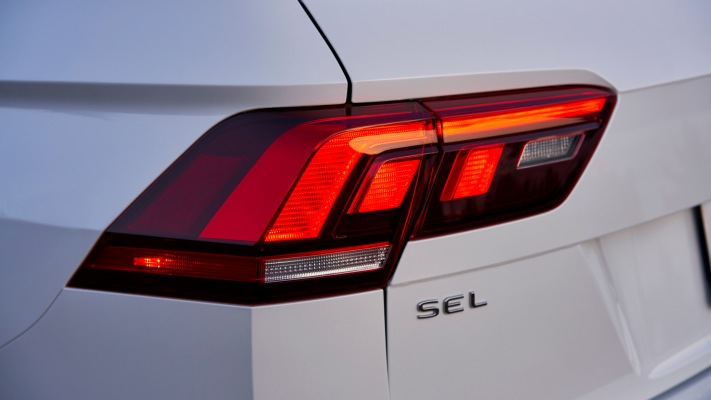 Volkswagen Tiguan SEL R-Line USA Version 2022. Desktop wallpaper