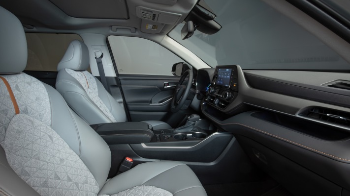 Toyota Highlander Bronze Edition 2022. Desktop wallpaper