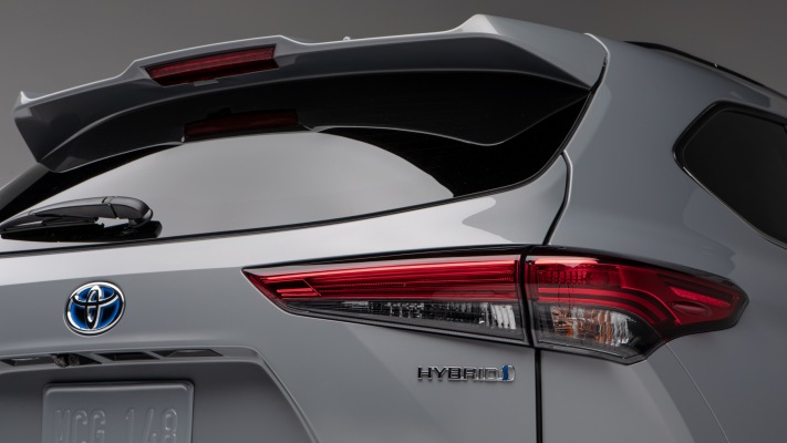 Toyota Highlander Bronze Edition 2022. Desktop wallpaper