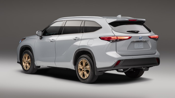 Toyota Highlander Bronze Edition 2022. Desktop wallpaper