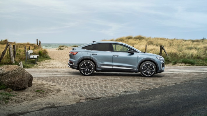 Audi Q4 Sportback 50 e-tron quattro Edition One 2022. Desktop wallpaper