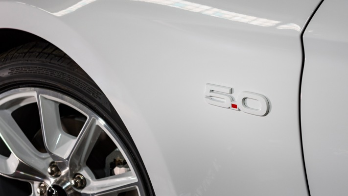 Ford Mustang Ice White Appearance Package 2022. Desktop wallpaper