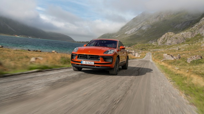 Porsche Macan S 2022. Desktop wallpaper