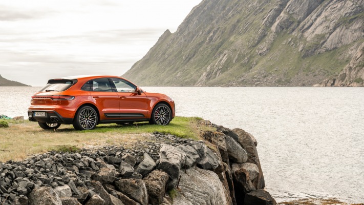 Porsche Macan S 2022. Desktop wallpaper