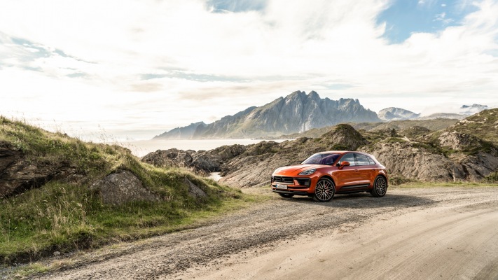 Porsche Macan S 2022. Desktop wallpaper