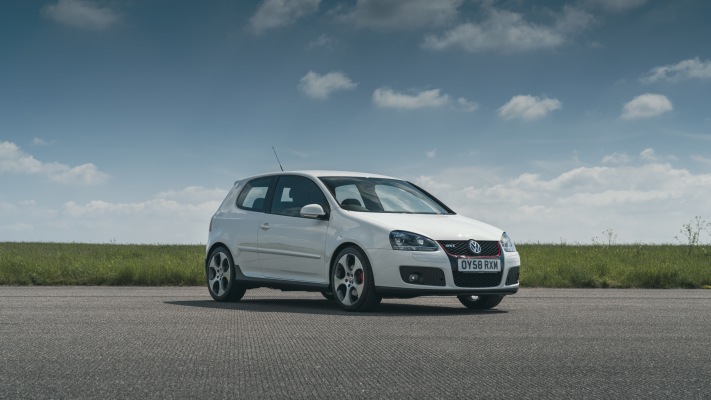 Volkswagen Golf V GTI 3-door UK Version 2004. Desktop wallpaper
