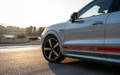 Desktop wallpaper. Porsche Cayenne Turbo E-Hybrid Coupe 2024. ID:157569