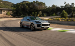 Desktop wallpaper. Porsche Cayenne Turbo E-Hybrid Coupe 2024. ID:157571