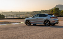 Desktop wallpaper. Porsche Cayenne Turbo E-Hybrid Coupe 2024. ID:157573
