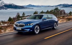 Desktop wallpaper. BMW 520d xDrive Touring 2025. ID:158705