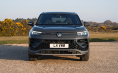 Desktop wallpaper. Volkswagen Tayron R-Line 1.5 TSI eHybrid UK Version 2025. ID:165395