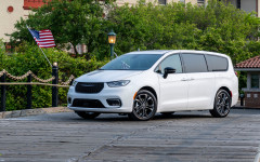 Desktop wallpaper. Chrysler Pacifica 100th Anniversary Edition 2026. ID:165460
