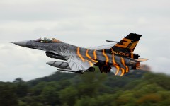 Desktop wallpaper. F-16 Falcon