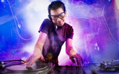 Desktop image. Music. ID:47930