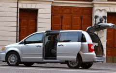 Desktop wallpaper. Lancia Voyager 2012. ID:57432