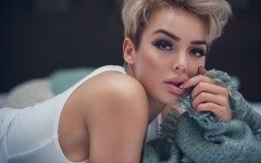 Desktop wallpaper. Rosie Robinson