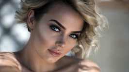 Desktop wallpaper. Rosie Robinson