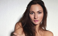 Desktop wallpaper. Michaela Isizzu