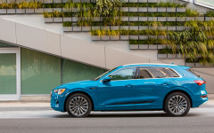 Desktop wallpaper. Audi e-tron USA Version 2019. ID:115253