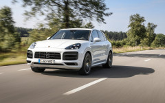 Desktop wallpaper. Porsche Cayenne Turbo S E-Hybrid 2020. ID:118880