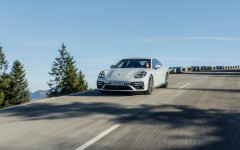 Desktop wallpaper. Porsche Panamera Turbo S E-Hybrid 2021. ID:135697