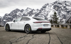 Desktop wallpaper. Porsche Panamera Turbo S E-Hybrid 2021. ID:135699